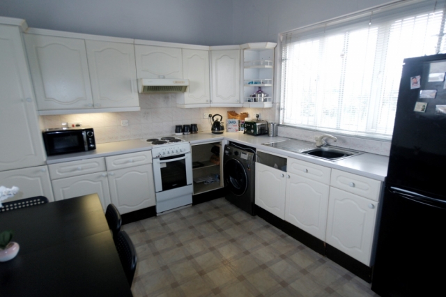3 Bedroom First Floor Flat Main Street Billinge Wigan Wn5 7hr Borron Shaw
